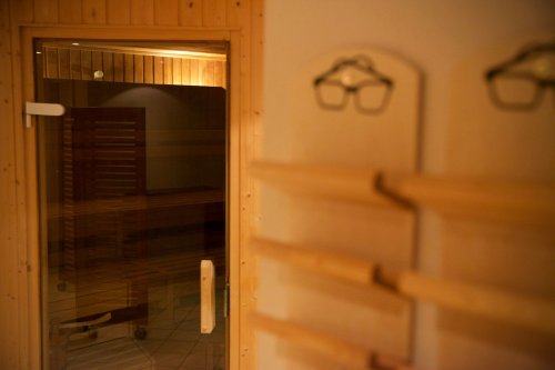 Sauna Brillenablage